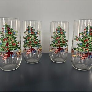Holiday Tree Glass Set with Festive Design